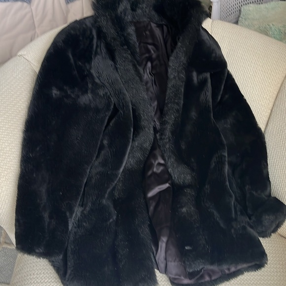 Elegant Black Faux Fur Coat Warm and Well Made - Picture 1 of 7